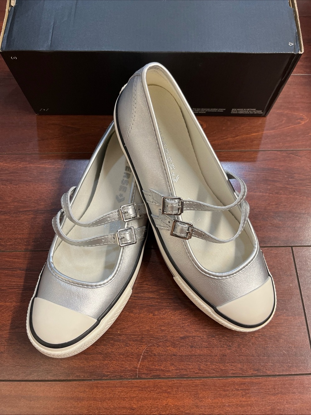Womens 8 Converse Dainty Mary Jane OX Slip On Silver Leather A12201C HALF BOX